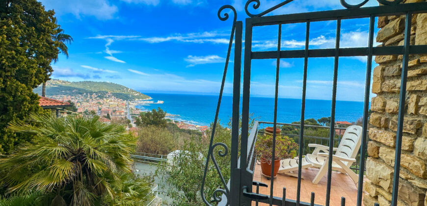 VILLA CON SPLENDIDA VISTA SUL GOLFO DI ANDORA –  VIA IMMACOLATA – 1 km DAL MARE – ANDORA