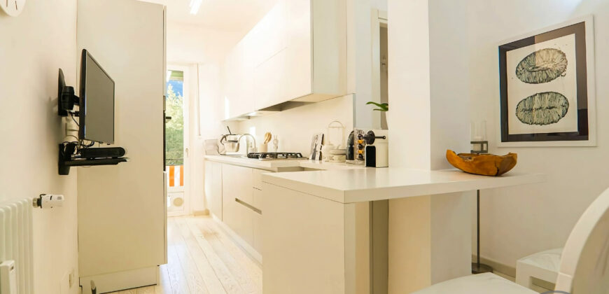 TRILOCALE CON GRANDE BALCONE + CANTINA E POSTO AUTO –  SAN ROCCO – 700 m DAL MARE – ALASSIO