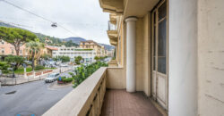 TRILOCALE CON AMPIO BALCONE –  VIA GIUSEPPE MAZZINI – 150 m DAL MARE – ALASSIO