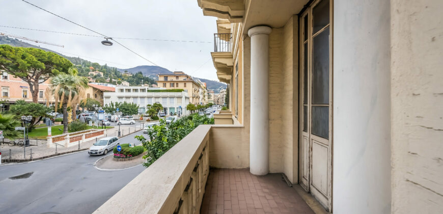 TRILOCALE CON AMPIO BALCONE –  VIA GIUSEPPE MAZZINI – 150 m DAL MARE – ALASSIO