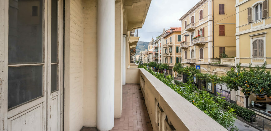 TRILOCALE CON AMPIO BALCONE –  VIA GIUSEPPE MAZZINI – 150 m DAL MARE – ALASSIO
