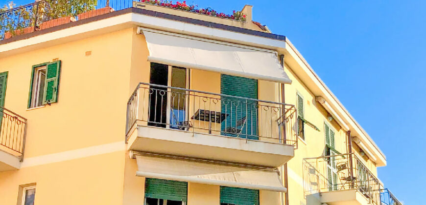 ATTICO VISTA MARE –  VIA SOLVA (ADIACENTE BORGO COSCIA) – 200 m DAL MARE – ALASSIO