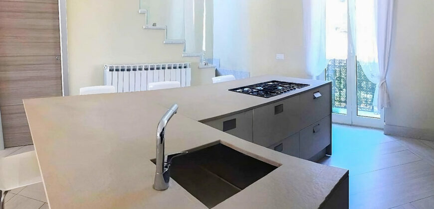 ATTICO SU 2 LIVELLI CON DOPPIA TERRAZZA –  BORGO COSCIA –  50 m DAL MARE – ALASSIO