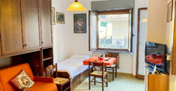 MONOLOCALE CON BALCONE VISTA MARE –  VIA IV NOVEMBRE – 50 m DAL MARE – BORGHETTO SANTO SPIRITO