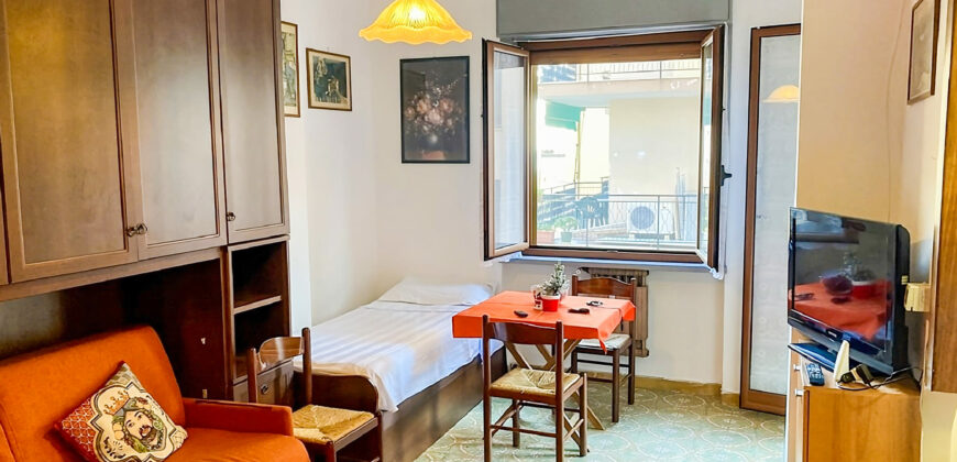 MONOLOCALE CON BALCONE VISTA MARE –  VIA IV NOVEMBRE – 50 m DAL MARE – BORGHETTO SANTO SPIRITO