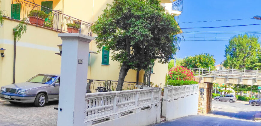 ATTICO VISTA MARE –  VIA SOLVA (ADIACENTE BORGO COSCIA) – 200 m DAL MARE – ALASSIO
