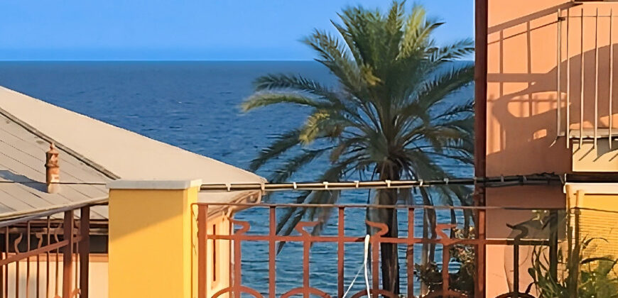 ATTICO SU 2 LIVELLI CON DOPPIA TERRAZZA –  BORGO COSCIA –  50 m DAL MARE – ALASSIO