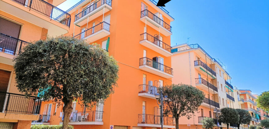 BILOCALE CON DOPPIO BALCONE VISTA MARE –  VIA GIARDINI – 200 m DAL MARE – BORGHETTO SANTO SPIRITO