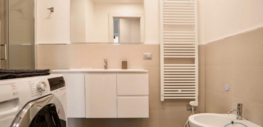 BILOCALE CON AMPIO BALCONE –  VIA LEONARDO DA VINCI – 150 m DAL MARE – ALASSIO