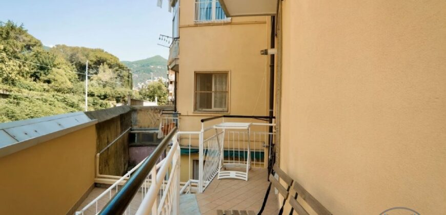 BILOCALE CON AMPIO BALCONE –  VIA LEONARDO DA VINCI – 150 m DAL MARE – ALASSIO