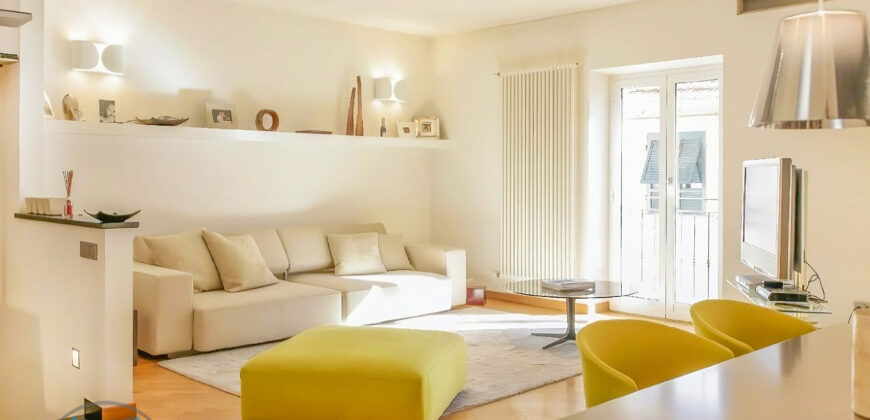 TRILOCALE ATTICO SU 2 LIVELLI + TERRAZZINO –  VIA VITTORIO VENETO  – 50 m DAL MARE – ALASSIO