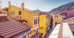 TRILOCALE ATTICO SU 2 LIVELLI + TERRAZZINO –  VIA VITTORIO VENETO  – 50 m DAL MARE – ALASSIO