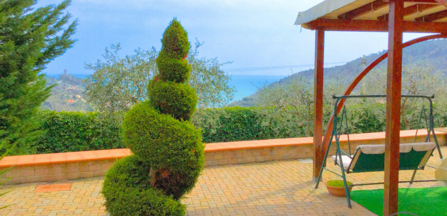 VILLA IMMERSA NEL VERDE CON STUPENDA VISTA MARE –  REGIONE LUMINELLA – 2 Km dal MARE – NOLI