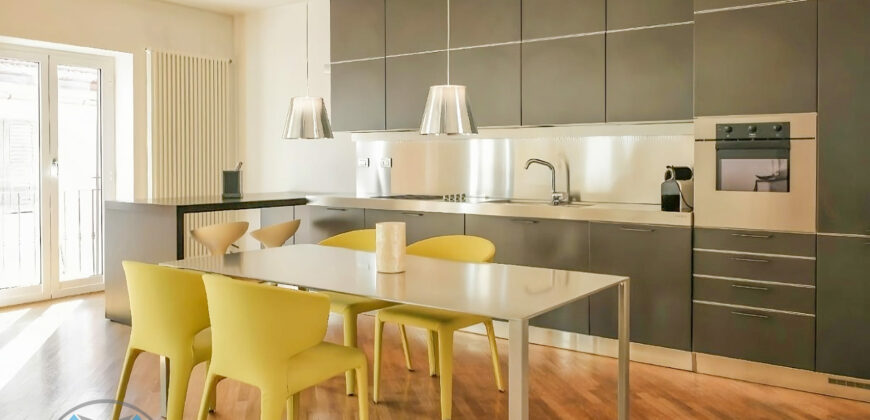 TRILOCALE ATTICO SU 2 LIVELLI + TERRAZZINO –  VIA VITTORIO VENETO  – 50 m DAL MARE – ALASSIO