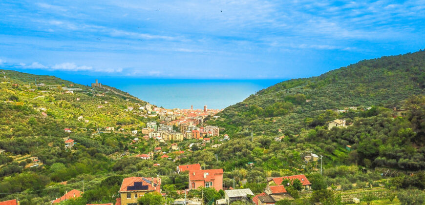 VILLA IMMERSA NEL VERDE CON STUPENDA VISTA MARE –  REGIONE LUMINELLA – 2 Km dal MARE – NOLI