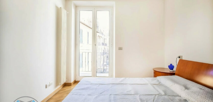 TRILOCALE ATTICO SU 2 LIVELLI + TERRAZZINO –  VIA VITTORIO VENETO  – 50 m DAL MARE – ALASSIO