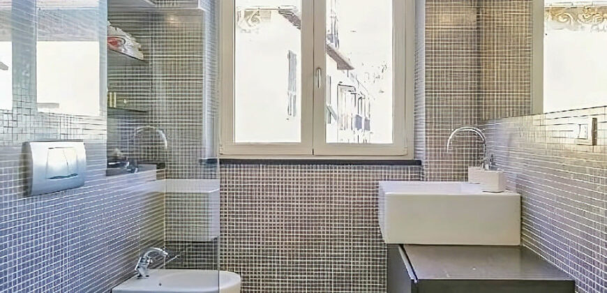 TRILOCALE ATTICO SU 2 LIVELLI + TERRAZZINO –  VIA VITTORIO VENETO  – 50 m DAL MARE – ALASSIO