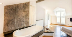 TRILOCALE ATTICO SU 2 LIVELLI + TERRAZZINO –  VIA VITTORIO VENETO  – 50 m DAL MARE – ALASSIO