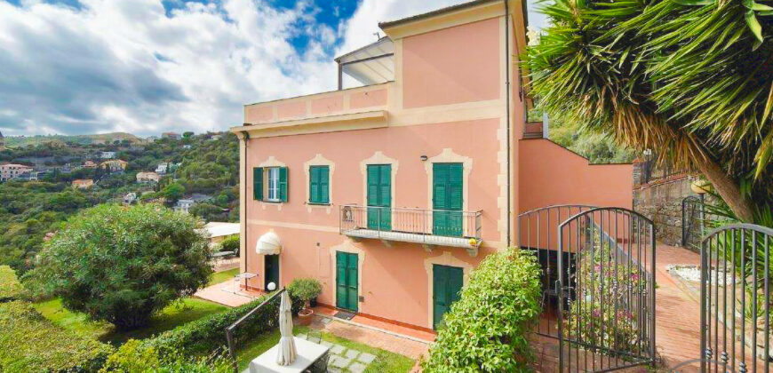 ATTICO CON  AMPIA TERRAZZA E PISCINA VISTA MARE IN VILLA STORICA –  VIA ADELASIA – 2 Km DAL MARE – ALASSIO