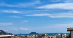 ATTICO CON AMPIO TERRAZZO VISTA MARE + BOX E CANTINA –  VIA IGNAZIO DELL’ORO – 400 m DAL MARE – ALASSIO