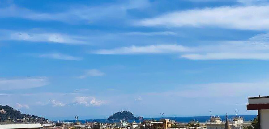 ATTICO CON AMPIO TERRAZZO VISTA MARE + BOX E CANTINA –  VIA IGNAZIO DELL’ORO – 400 m DAL MARE – ALASSIO
