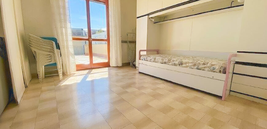 ATTICO CON AMPIO TERRAZZO VISTA MARE + BOX E CANTINA –  VIA IGNAZIO DELL’ORO – 400 m DAL MARE – ALASSIO