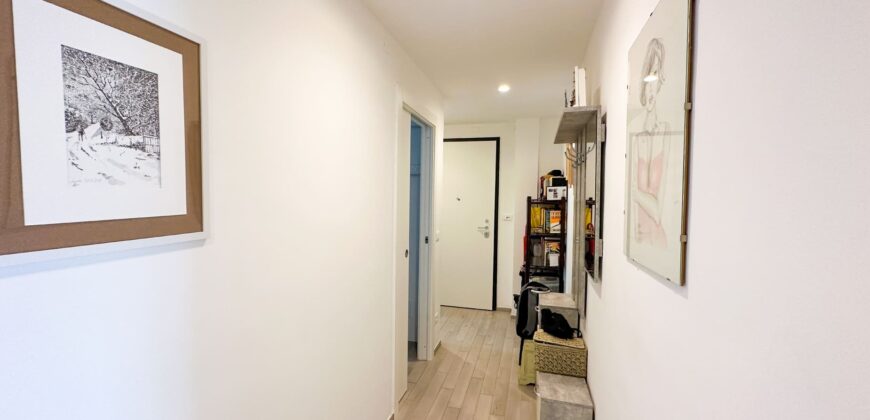 TRILOCALE COMPLETAMENTE RISTRUTTURATO ED ARREDATO CON DOPPIO BALCONE + CANTINA  –  VIA COMO – 100 m DAL MARE – PIETRA LIGURE