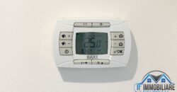 TRILOCALE COMPLETAMENTE RISTRUTTURATO ED ARREDATO CON DOPPIO BALCONE + CANTINA  –  VIA COMO – 100 m DAL MARE – PIETRA LIGURE