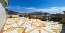 ATTICO CON AMPIO TERRAZZO VISTA MARE + BOX E CANTINA –  VIA IGNAZIO DELL’ORO – 400 m DAL MARE – ALASSIO