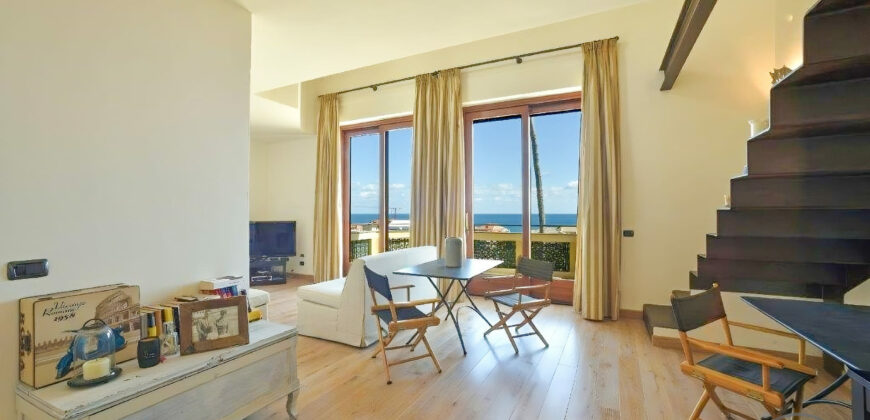 ATTICO SU 2 LIVELLI CON SPLENDIDI TERRAZZI VISTA MARE –  VIA ADELASIA – 500 m DAL MARE – ALASSIO