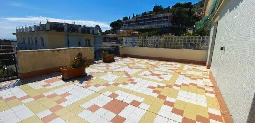 ATTICO CON AMPIO TERRAZZO VISTA MARE + BOX E CANTINA –  VIA IGNAZIO DELL’ORO – 400 m DAL MARE – ALASSIO