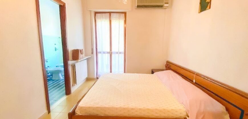 ATTICO CON AMPIO TERRAZZO VISTA MARE + BOX E CANTINA –  VIA IGNAZIO DELL’ORO – 400 m DAL MARE – ALASSIO