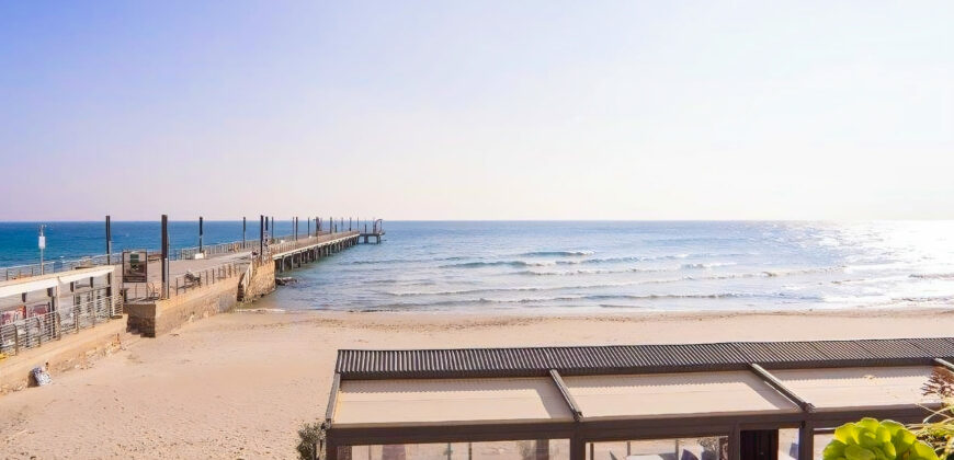 QUADRILOCALE DISPOSTO SU 2 LIVELLI –  PASSEGGIATA GROLLERO – DIRETTAMENTE SUL  MARE – ALASSIO