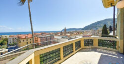 ATTICO SU 2 LIVELLI CON SPLENDIDI TERRAZZI VISTA MARE –  VIA ADELASIA – 500 m DAL MARE – ALASSIO