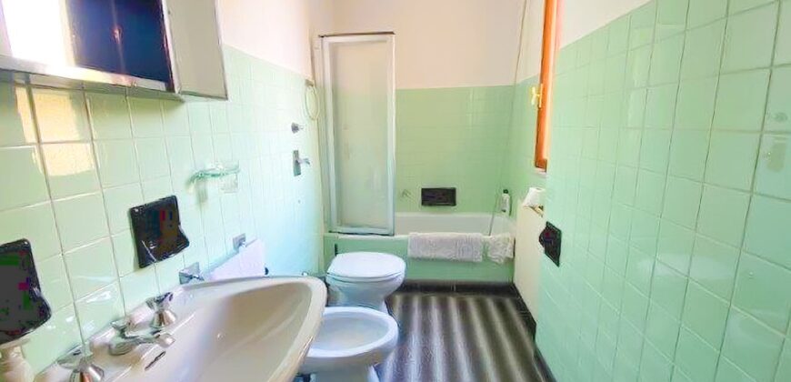 ATTICO CON AMPIO TERRAZZO VISTA MARE + BOX E CANTINA –  VIA IGNAZIO DELL’ORO – 400 m DAL MARE – ALASSIO