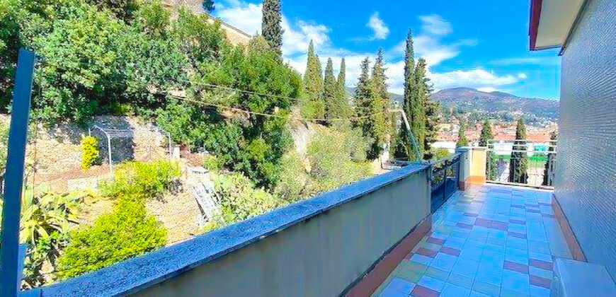ATTICO CON AMPIO TERRAZZO VISTA MARE + BOX E CANTINA –  VIA IGNAZIO DELL’ORO – 400 m DAL MARE – ALASSIO
