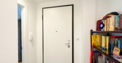 TRILOCALE COMPLETAMENTE RISTRUTTURATO ED ARREDATO CON DOPPIO BALCONE + CANTINA  –  VIA COMO – 100 m DAL MARE – PIETRA LIGURE