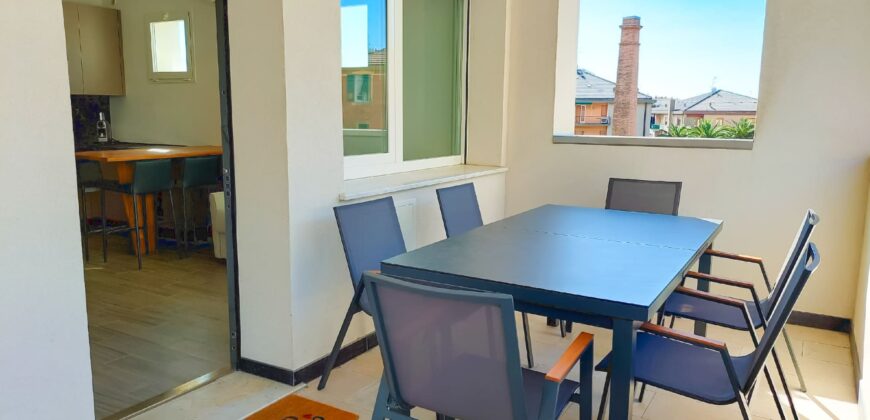 QUADRILOCALE RISTRUTTURATO CON DOPPIO TERRAZZO + LASTRICO SOLARE + MAGAZZINO + BOX AUTO –  VIA GEROLAMO GASTALDI – 650 m DAL MARE – ALASSIO