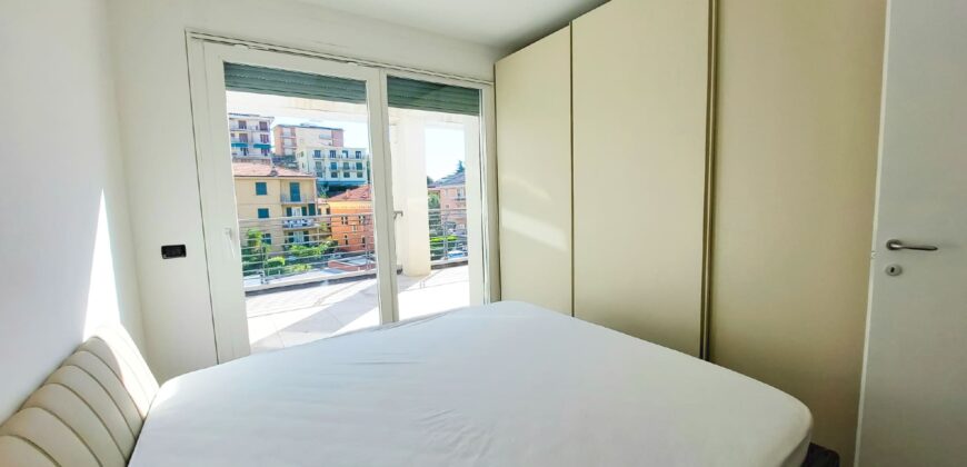QUADRILOCALE RISTRUTTURATO CON DOPPIO TERRAZZO + LASTRICO SOLARE + MAGAZZINO + BOX AUTO –  VIA GEROLAMO GASTALDI – 650 m DAL MARE – ALASSIO
