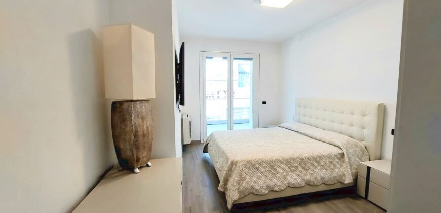 QUADRILOCALE RISTRUTTURATO CON DOPPIO TERRAZZO + LASTRICO SOLARE + MAGAZZINO + BOX AUTO –  VIA GEROLAMO GASTALDI – 650 m DAL MARE – ALASSIO