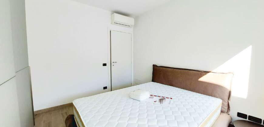 QUADRILOCALE RISTRUTTURATO CON DOPPIO TERRAZZO + LASTRICO SOLARE + MAGAZZINO + BOX AUTO –  VIA GEROLAMO GASTALDI – 650 m DAL MARE – ALASSIO