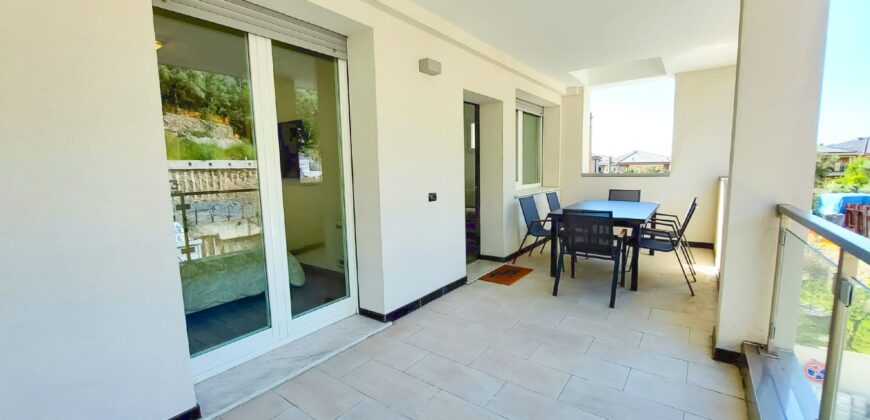QUADRILOCALE RISTRUTTURATO CON DOPPIO TERRAZZO + LASTRICO SOLARE + MAGAZZINO + BOX AUTO –  VIA GEROLAMO GASTALDI – 650 m DAL MARE – ALASSIO