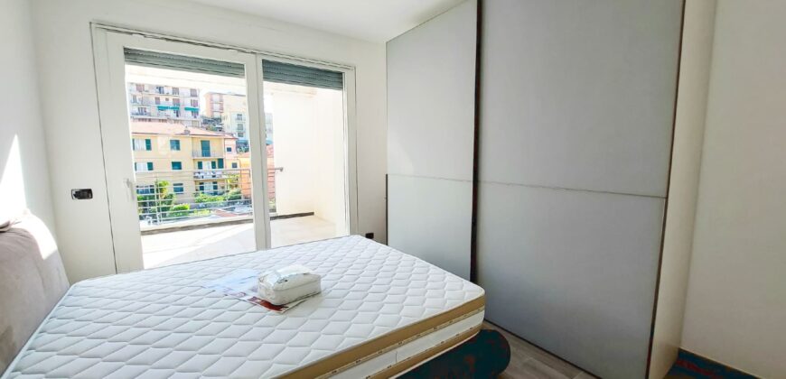 QUADRILOCALE RISTRUTTURATO CON DOPPIO TERRAZZO + LASTRICO SOLARE + MAGAZZINO + BOX AUTO –  VIA GEROLAMO GASTALDI – 650 m DAL MARE – ALASSIO