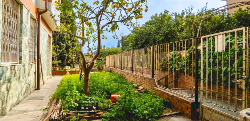 QUADRILOCALE CON BELLISSIMO GIARDINO VISTA MARE –  VIA MICHELANGELO (PARCO SAN ROCCO) – 650 m DAL MARE – ALASSIO