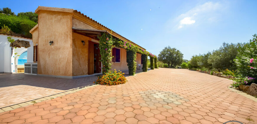 VILLA CON PISCINA IMMERSA NEL VERDE –  VIALE CUGNANA – COSTA SMERALDA – OLBIA