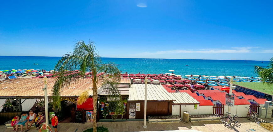 TRILOCALE CON DOPPIO BALCONE SUL MARE –  FRONTE MARE – LUNGOMARE MATTEOTTI – BORGHETTO SANTO SPIRITO