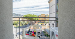 MONOLOCALE RISTRUTTURATO ED ARREDATO CON AMPIO BALCONE E VISTA APERTA –  VIA RAFFAELLO  – 400 m DAL MARE – BORGHETTO SANTO SPIRITO