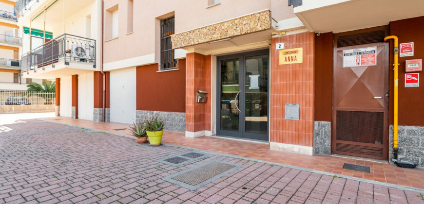MONOLOCALE RISTRUTTURATO ED ARREDATO CON AMPIO BALCONE E VISTA APERTA –  VIA RAFFAELLO  – 400 m DAL MARE – BORGHETTO SANTO SPIRITO
