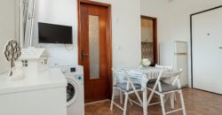 MONOLOCALE RISTRUTTURATO ED ARREDATO CON AMPIO BALCONE E VISTA APERTA –  VIA RAFFAELLO  – 400 m DAL MARE – BORGHETTO SANTO SPIRITO