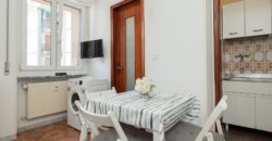 MONOLOCALE RISTRUTTURATO ED ARREDATO CON AMPIO BALCONE E VISTA APERTA –  VIA RAFFAELLO  – 400 m DAL MARE – BORGHETTO SANTO SPIRITO